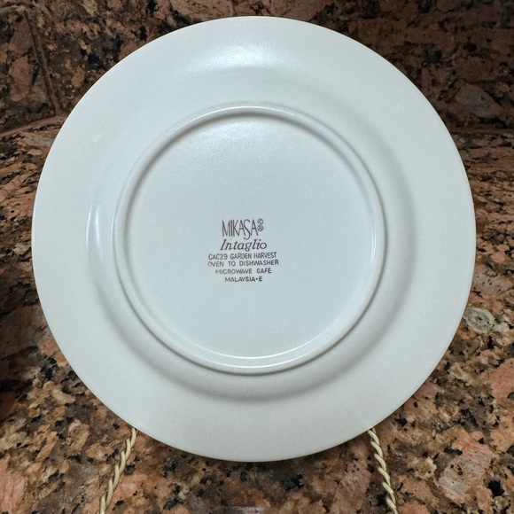 Garden Harvest by Mikasa Intaglio Bread and Butter Plates Set of 8 Floral Peach - Picture 3 of 5